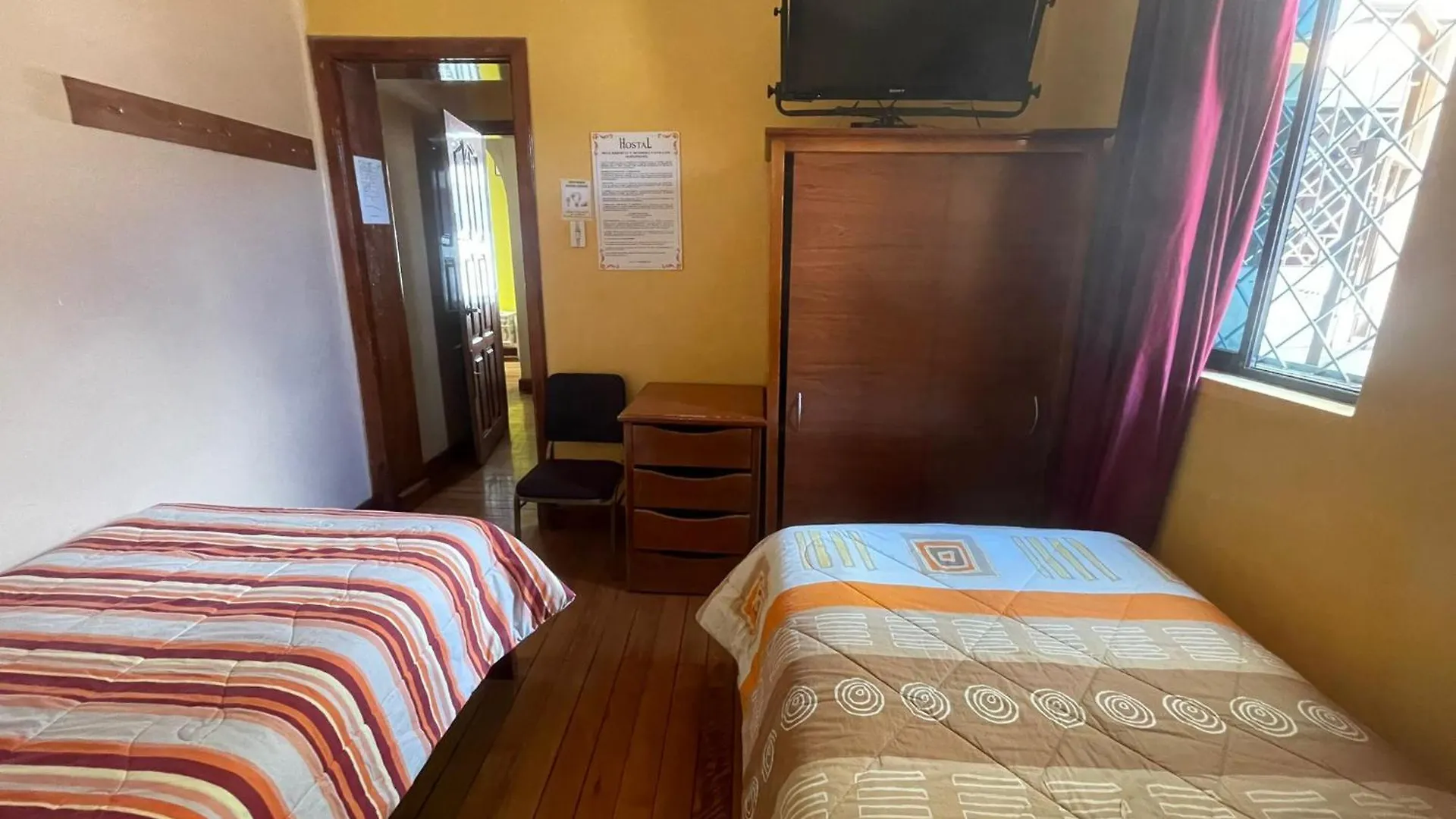Гостевой дом Отель Hostal Taxo Yura Кито