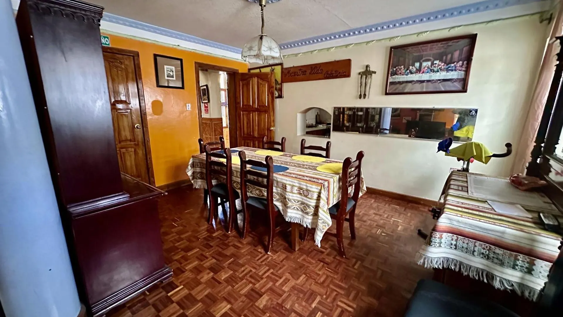 Отель Hostal Taxo Yura Кито