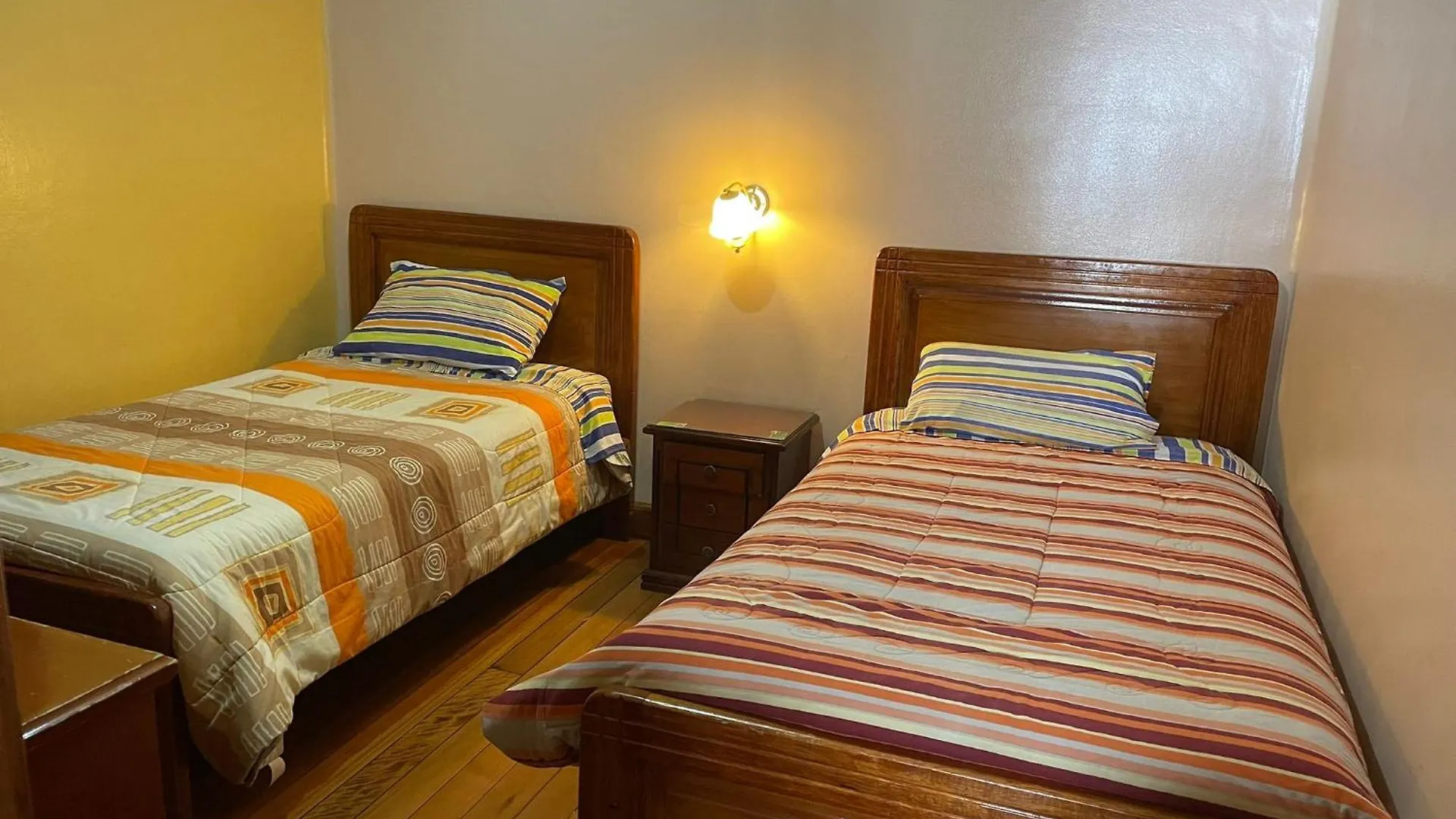 Гостевой дом Отель Hostal Taxo Yura Кито