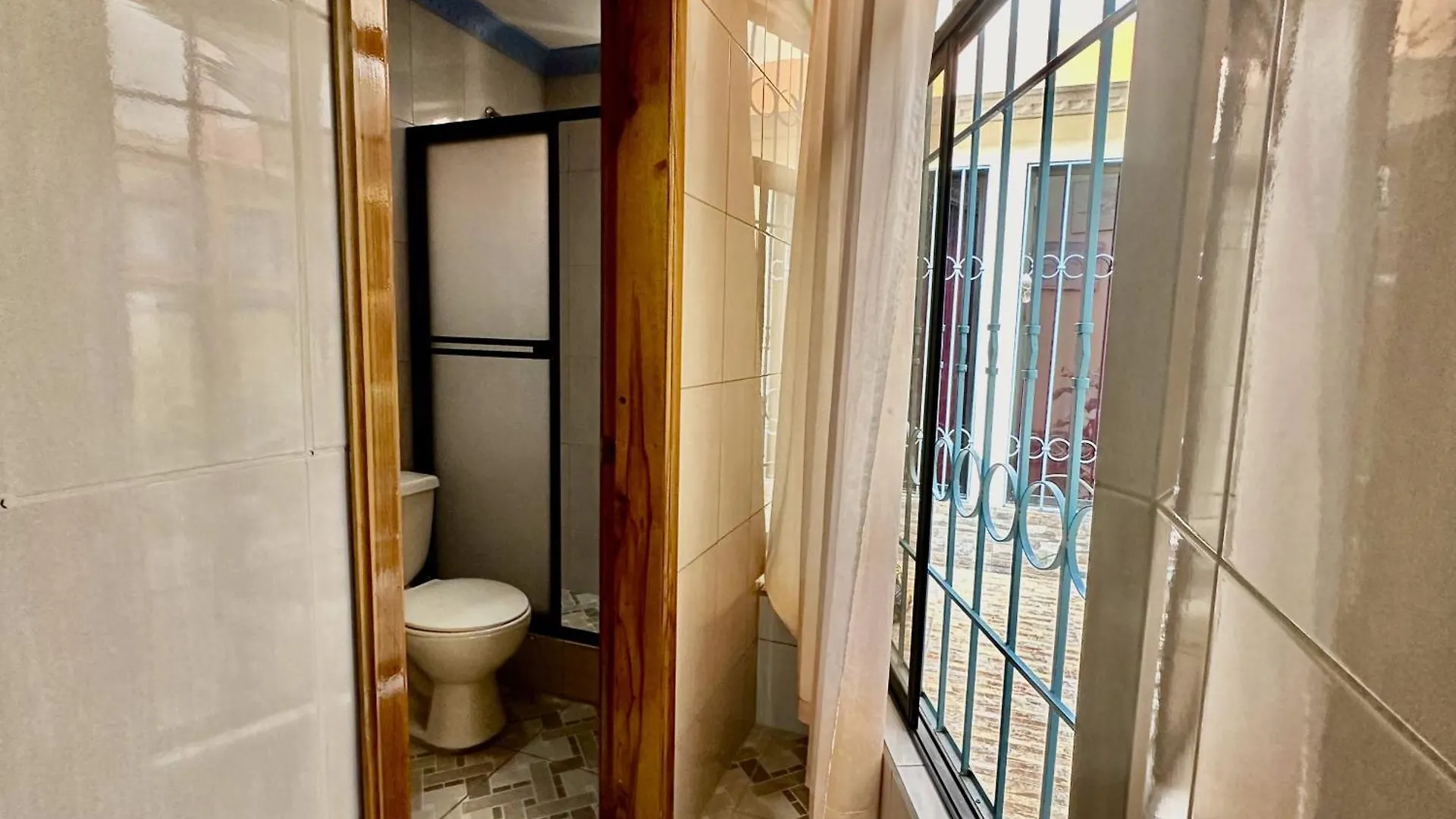Отель Hostal Taxo Yura Кито Гостевой дом