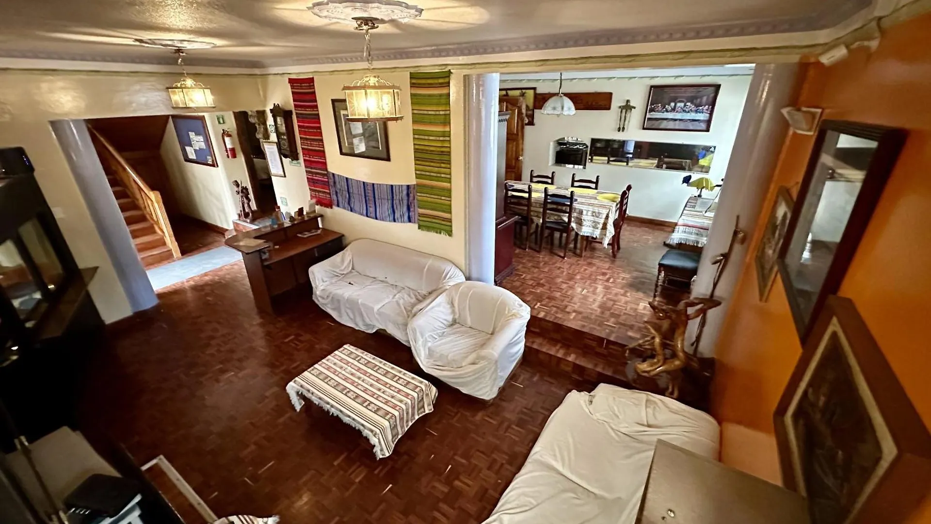 Отель Hostal Taxo Yura Кито Гостевой дом
