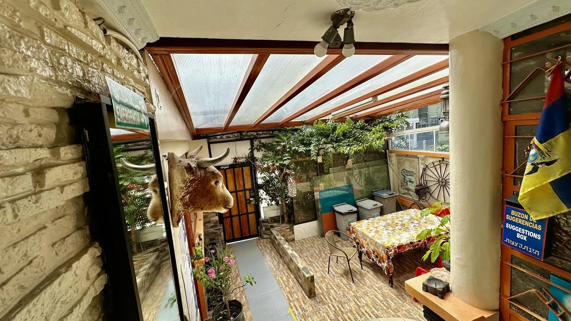 Отель Hostal Taxo Yura Кито